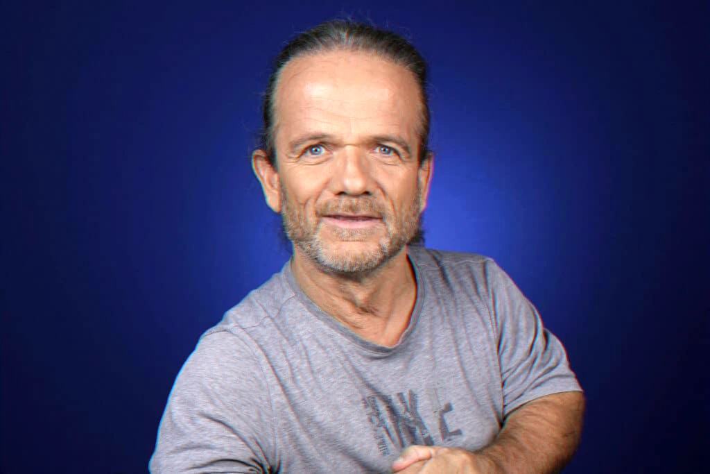 Fort Boyard behind-the-scenes report on a longtime cast member's dual career and retirement