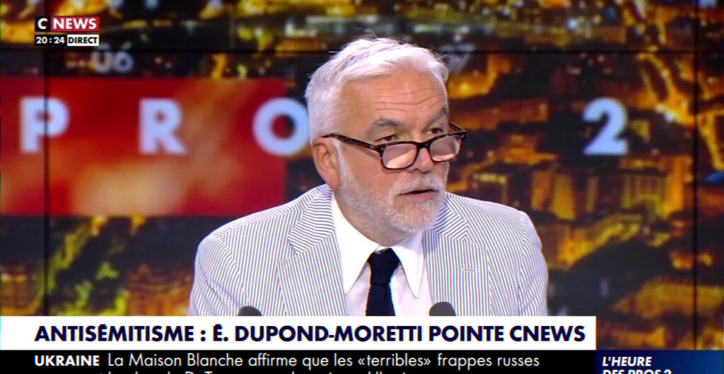 modération-médias-insulte-homophobe-en-direct