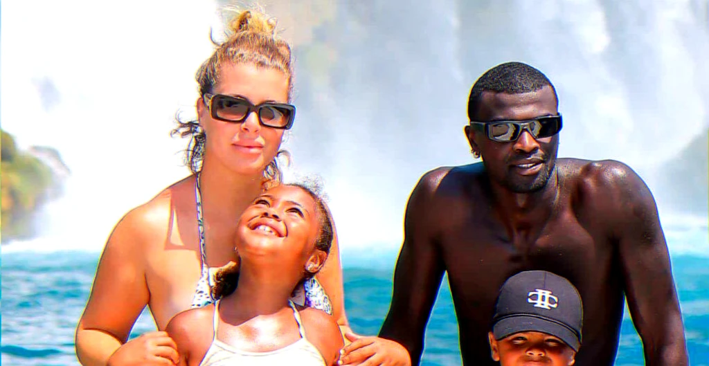 Réconciliation affichée : photo familiale pour l'anniversaire de l'enfant