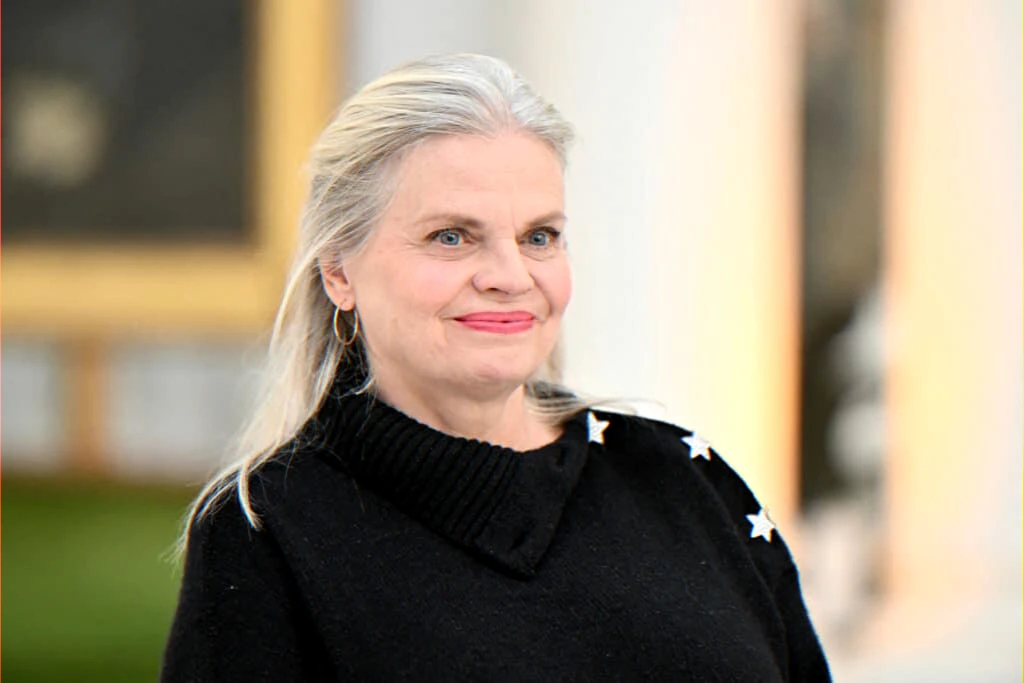 A10 accident: actress hospitalised, three broken ribs and whiplash, colleagues reassure