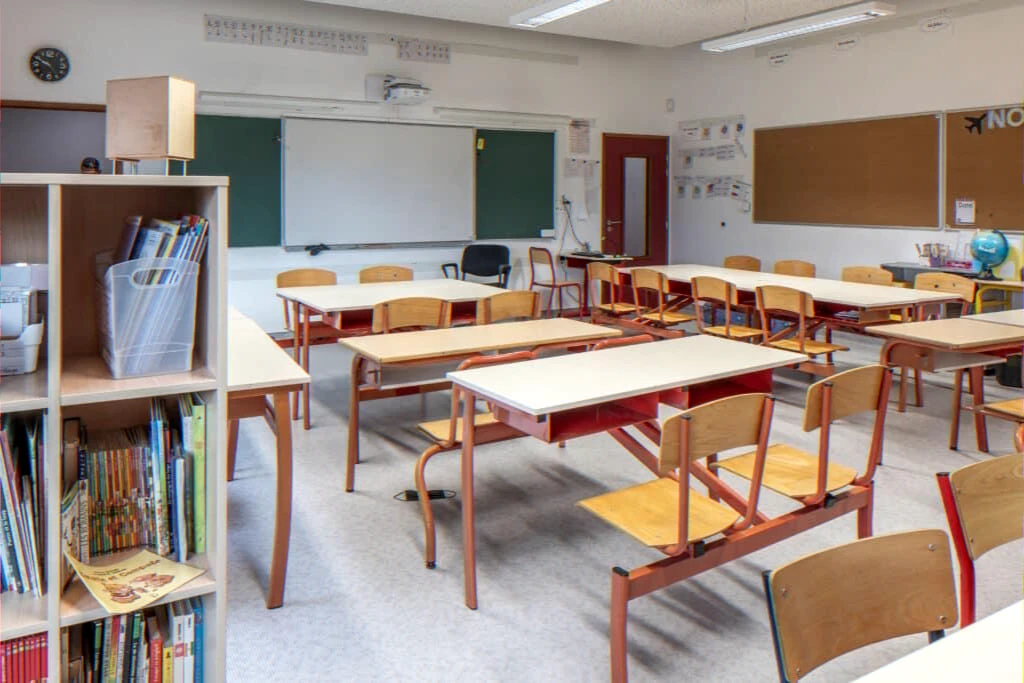 Cantal : décès d'une directrice d'école après des inscriptions homophobes, enquête et cellule d'écoute