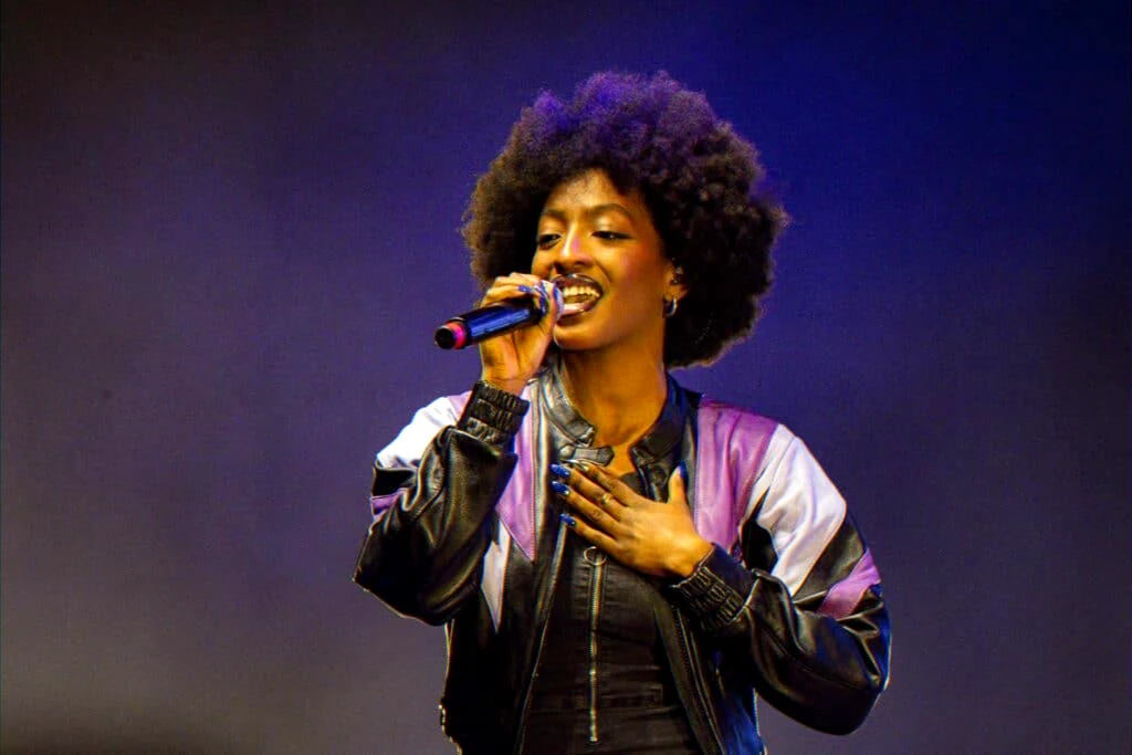 Choix d'Ebony entre L'Oréal et Star Academy — Paris, 29/09/2025