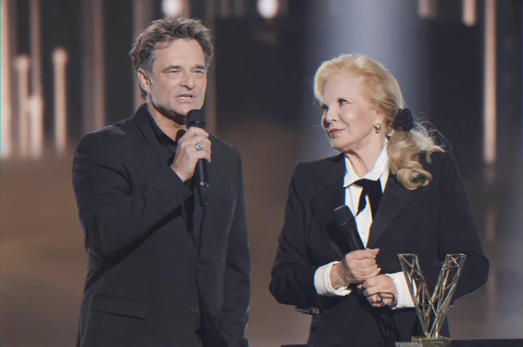 french-singer-mourning-beloved-dog-tribute