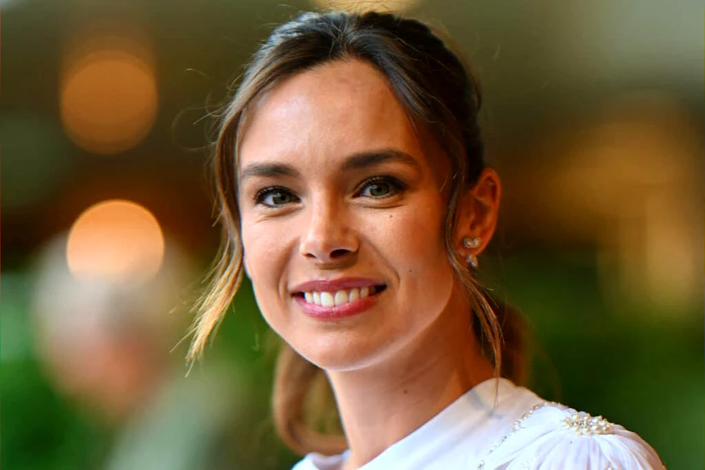 former-pageant-winner-turned-doctor-delayed-paris-traffic-phone-interview