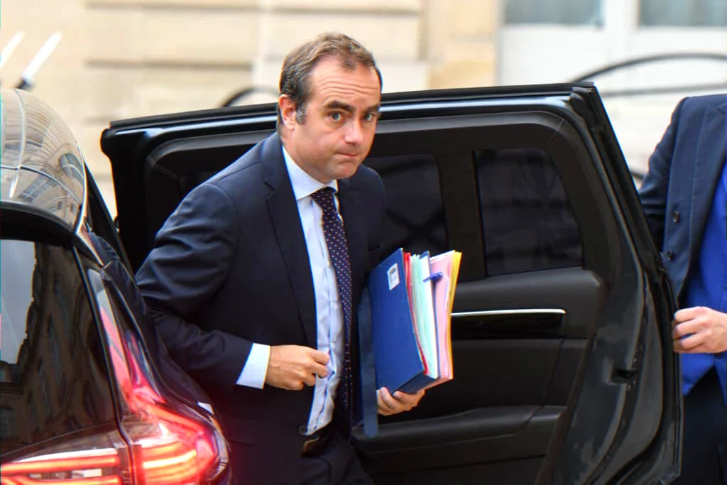 Nomination à Matignon : nouveau Premier ministre face aux mobilisations et à la discrétion sur sa vie privée