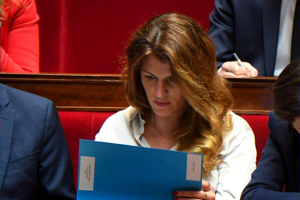 Impact de la notoriété sur les enfants : profs, intrusions et jugements