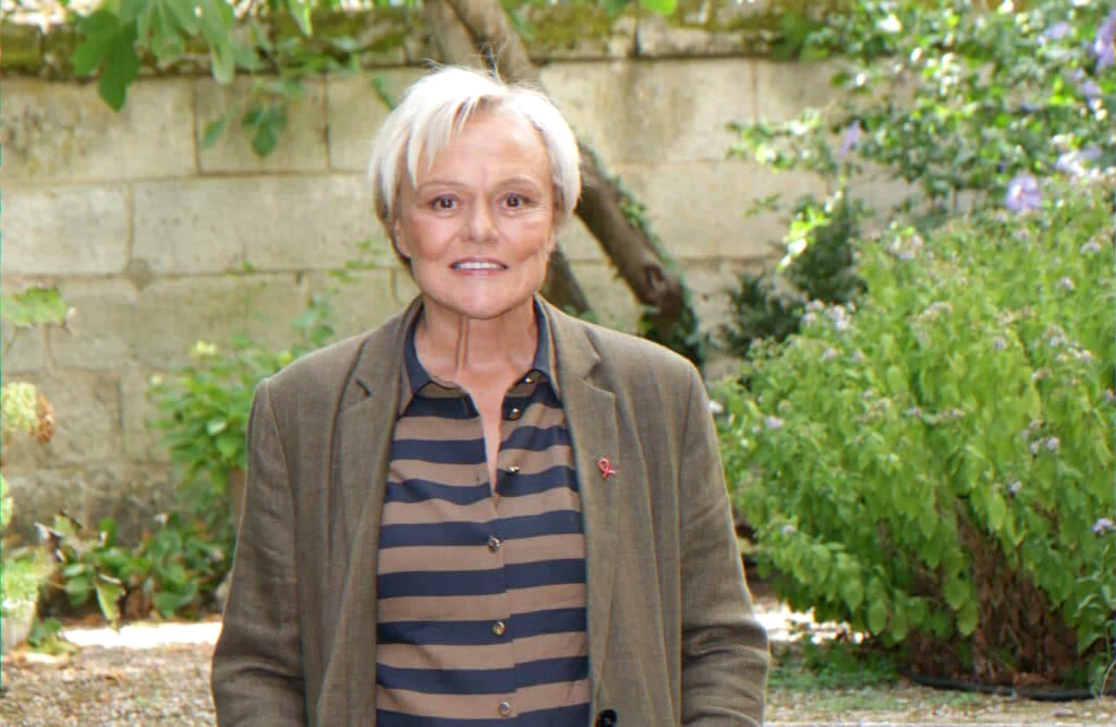 French performer career and travel plans, TV season and voyages