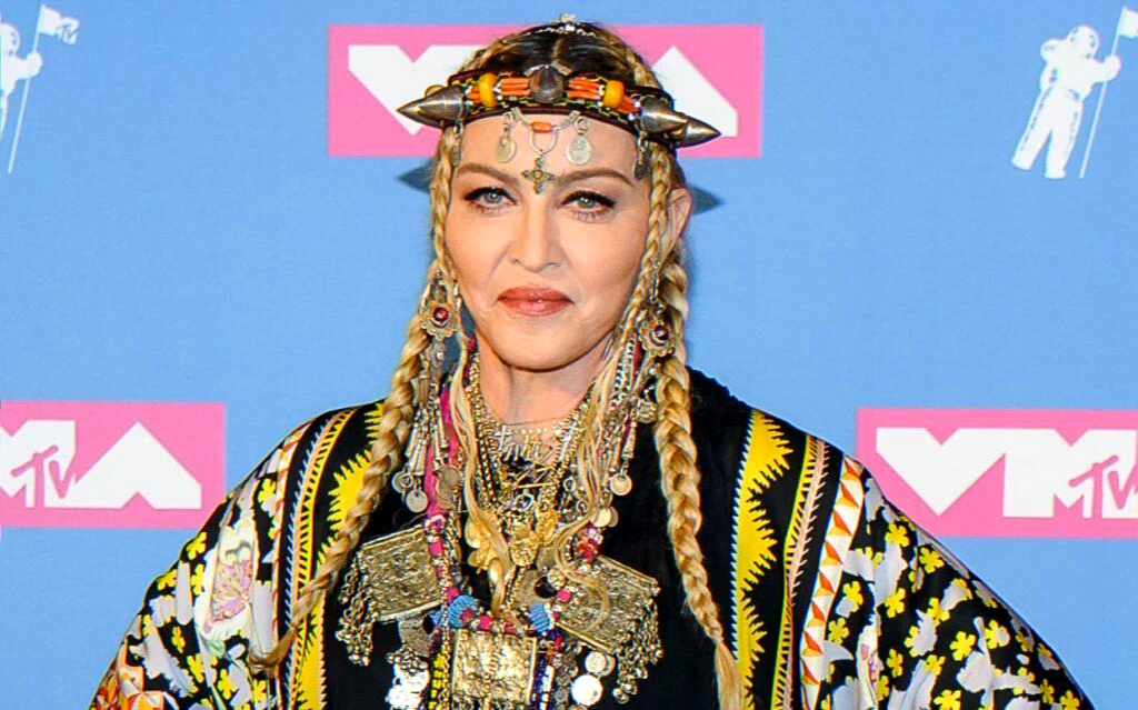 Anecdote astrologique — collaboration pop avortée en 2011, débat en ligne