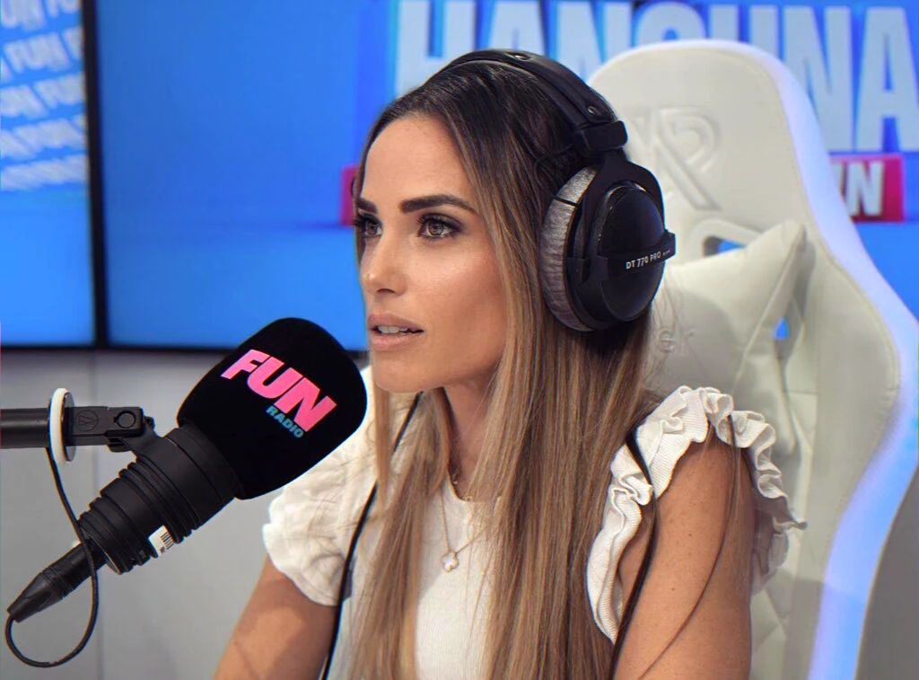 Presenter returns to radio and rejoins a presenter circle, prioritizing radio over TV promotion