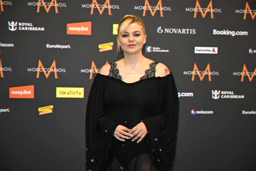 Retour au bien‑être à Marseille — routine Pilates et moment complice après l'Eurovision