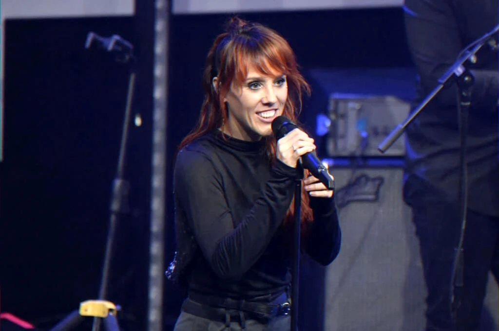 sains-et-saufs-album-intime-artist-returns-confessional-album