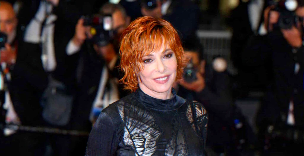 Singer lends voice to an AI in Dalloway, urges protection for authors