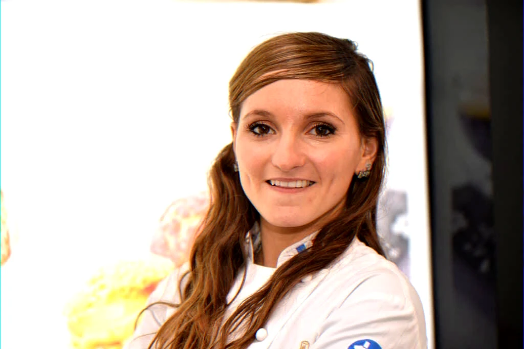 baking-show-presenter-pregnancy-announcement-baby-expected-february