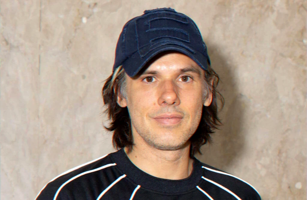 Artist reveals fatherhood at Bordeaux premiere of Yoroï