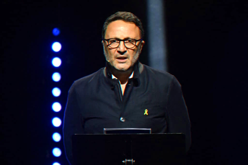 broadcaster shares loyal supporters amid professional isolation