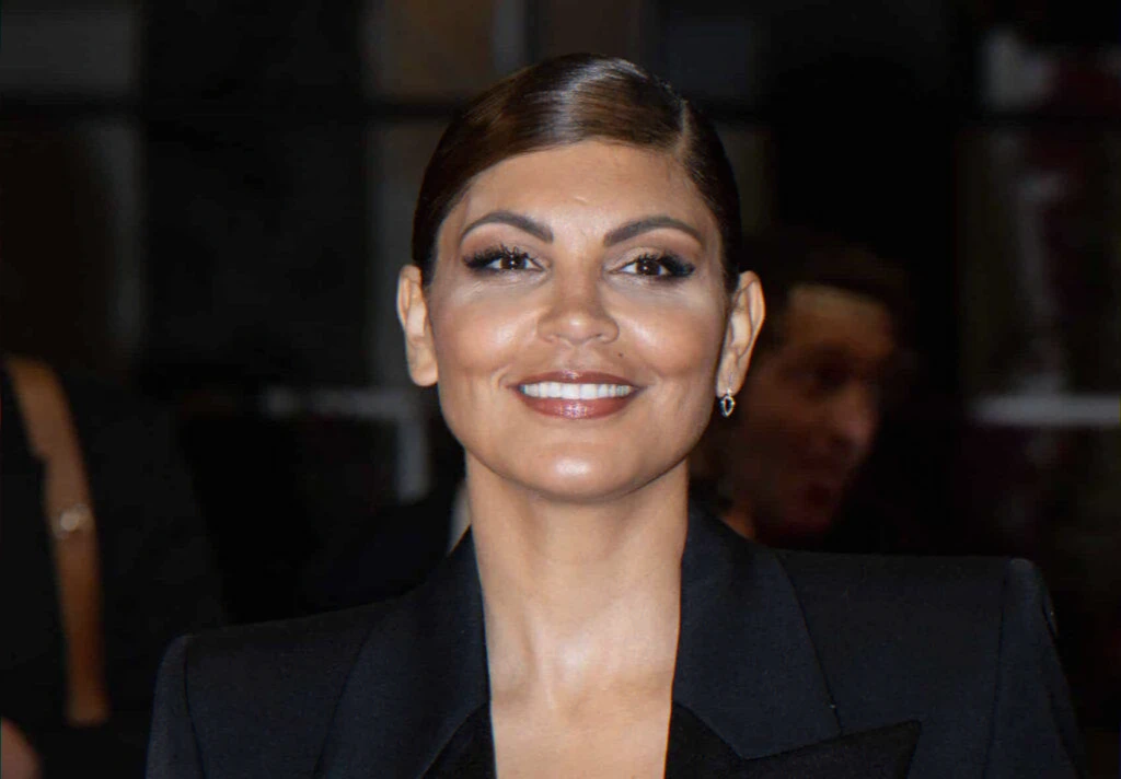 Apology and reconciliation after Champs‑Élysées incident with proposed €3,000 measure