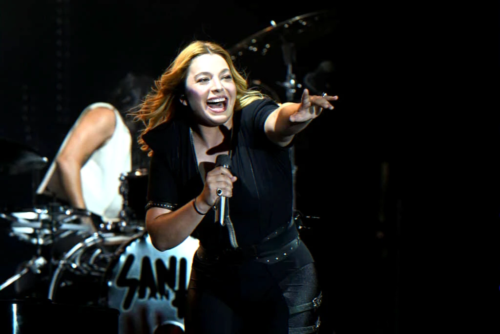 Debate over aerial acrobatics and stage spectacle in concerts