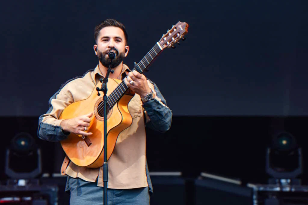 french-singer-comeback-autobiography-album-tour-2026