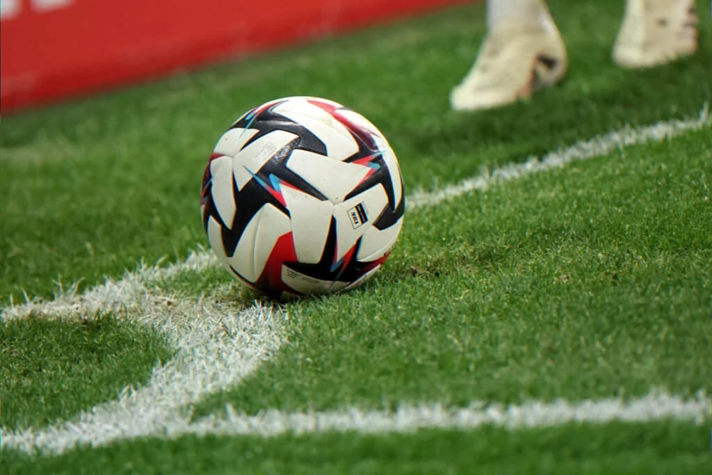 Harcèlement en ligne contre une joueuse de football — la FFF saisit la justice