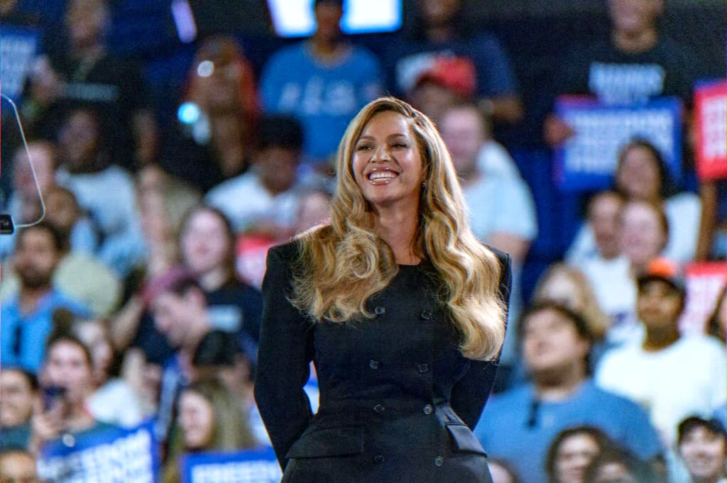 Music star in Doha shopping sparks privacy and cultural-sensitivity debate