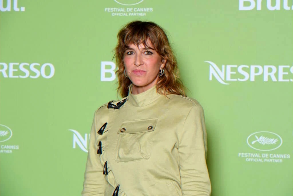 présentatrice-met-sa-carriere-en-parentheses-comedie-serie-streaming