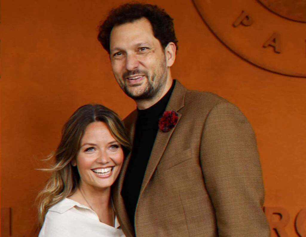 presenter-steps-back-from-building-competition