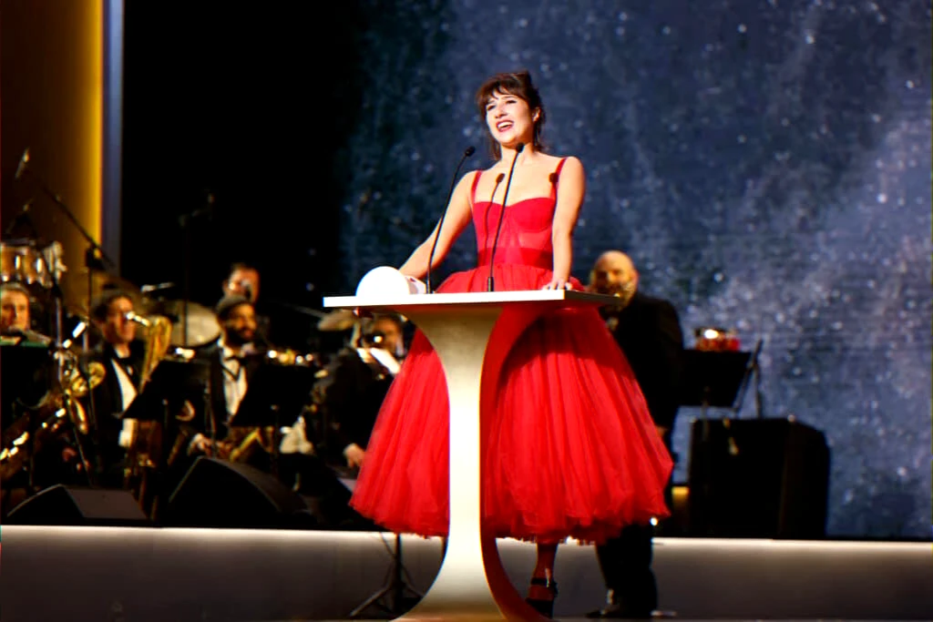 france-inter-contributor-steps-back-for-tour