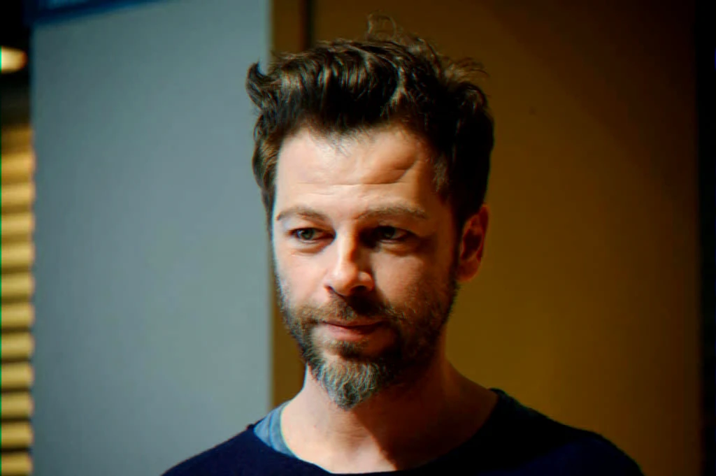 French singer career shift after polyarthritis and discovery by a producer