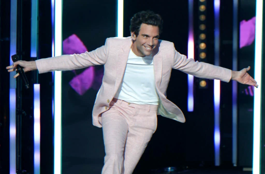 Spinning Tour 2026 announcement — Accor Arena date and La Voz coaching news