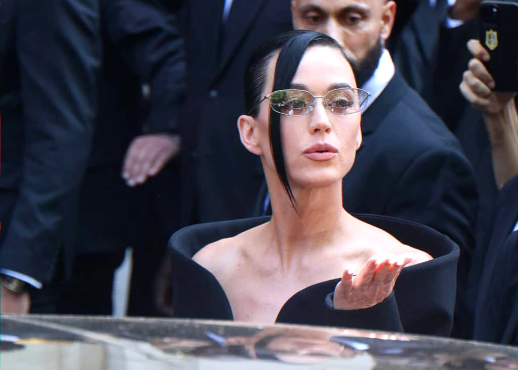 Yacht kiss rumors near Santa Barbara