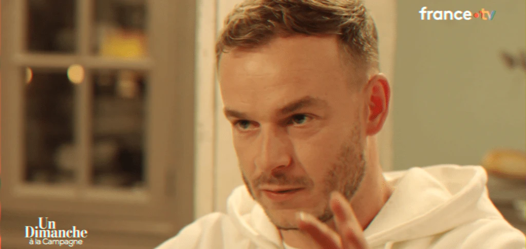 Comedian quits permanent job; four-person show that shaped his career