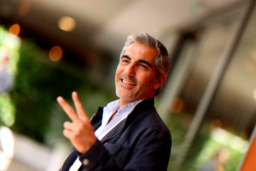 comedian returns to stage after non-lieu with show Authentique