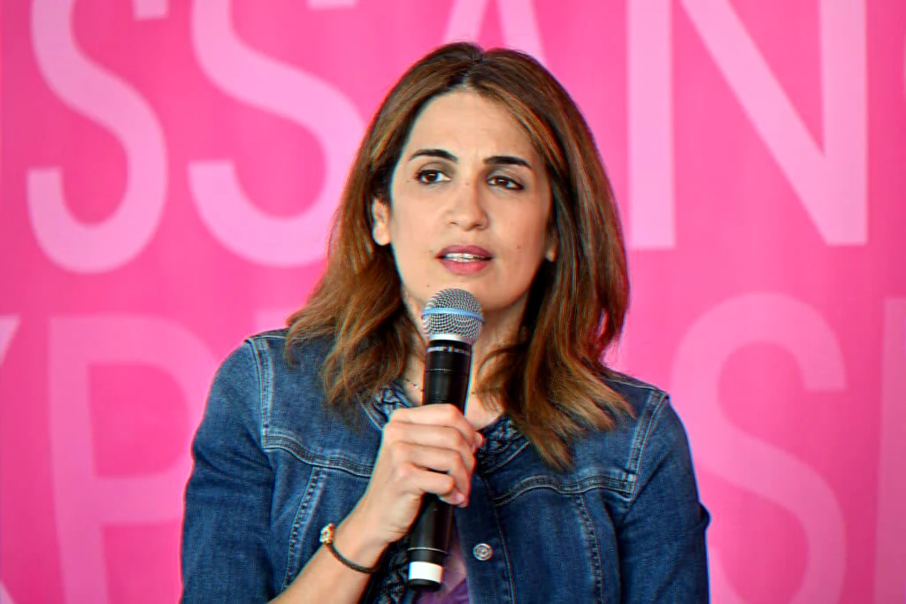 journalist pregnancy announcement ultrasound reveals boy, return-to-air schedule