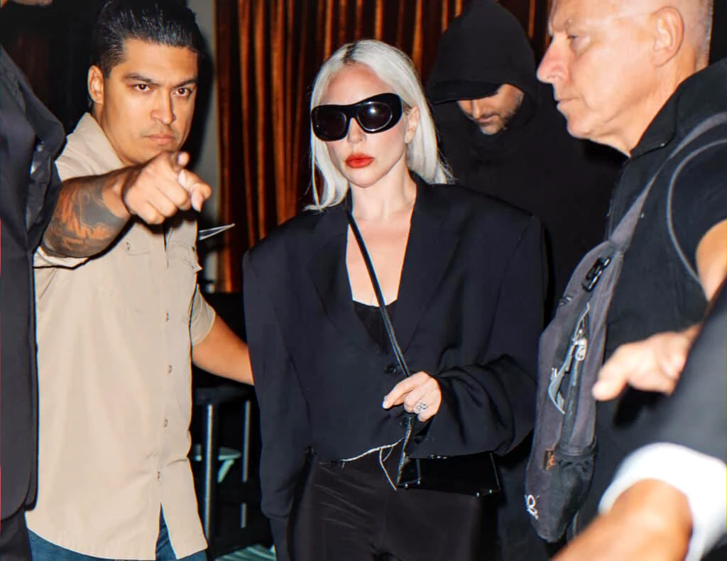 pop-star arrival in paris goes viral over shopping bag