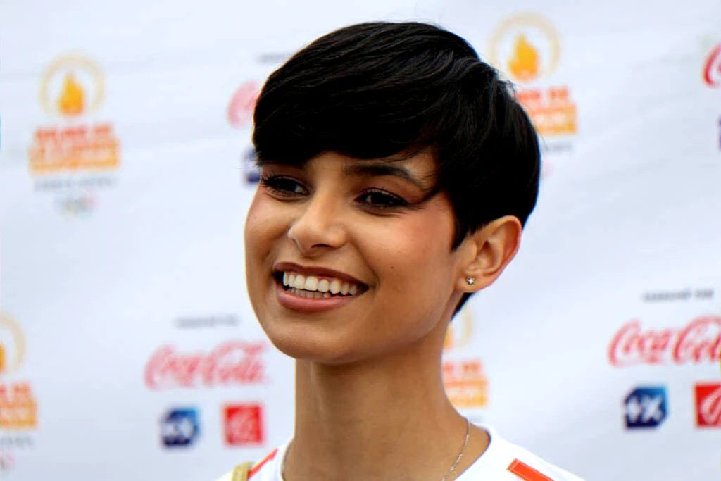 Miss Univers 2025 Jeanne d'Arc-inspired national costume homage