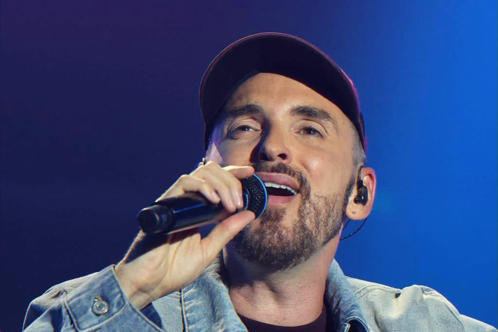 New look published after a Paris clinic visit