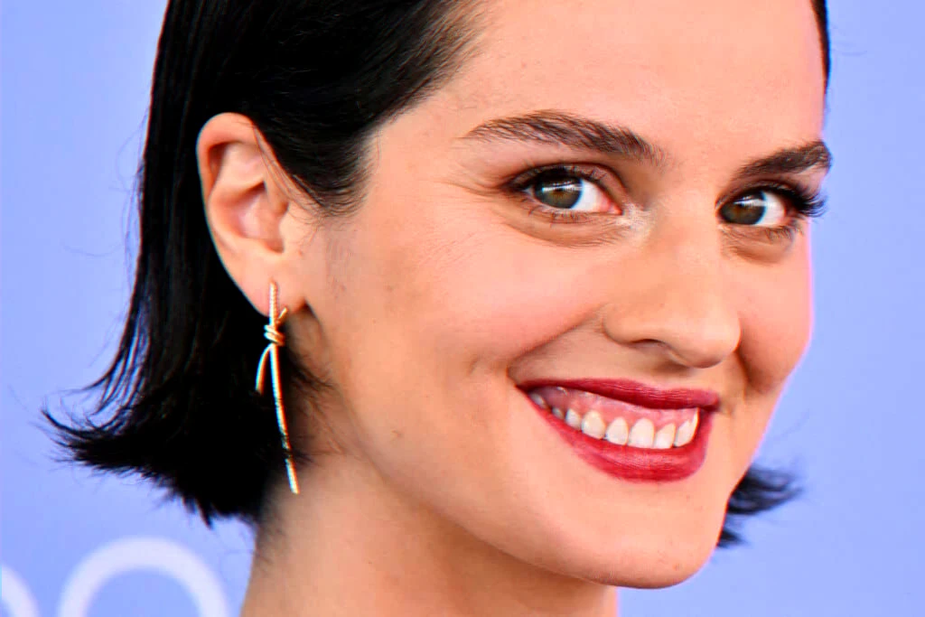 Image for feature on a performer’s journey from sexual burnout to resilience ahead of Les Âmes sœurs broadcast