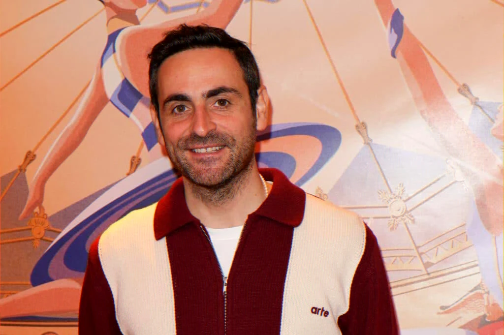 Annonce : animateur de télévision rejoint la pièce « La Lettre » au Casino de Paris