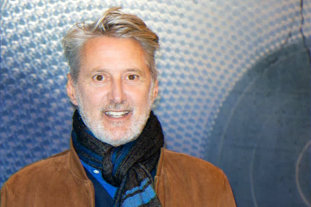 canal-plus-40th-anniversary-documentary-sporty-sober-routine