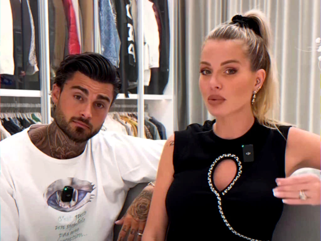 High-profile divorce sparks debate on online harassment and child protection