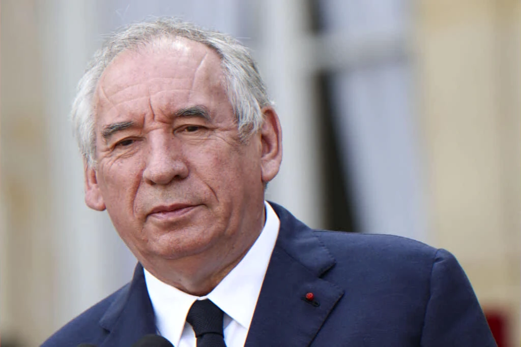 Hospitalisation du maire de Pau pour une grippe sévère — état en amélioration et agenda suspendu