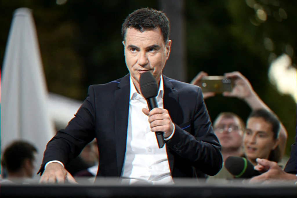 Journaliste évoquant le deuil et le soutien des téléspectateurs