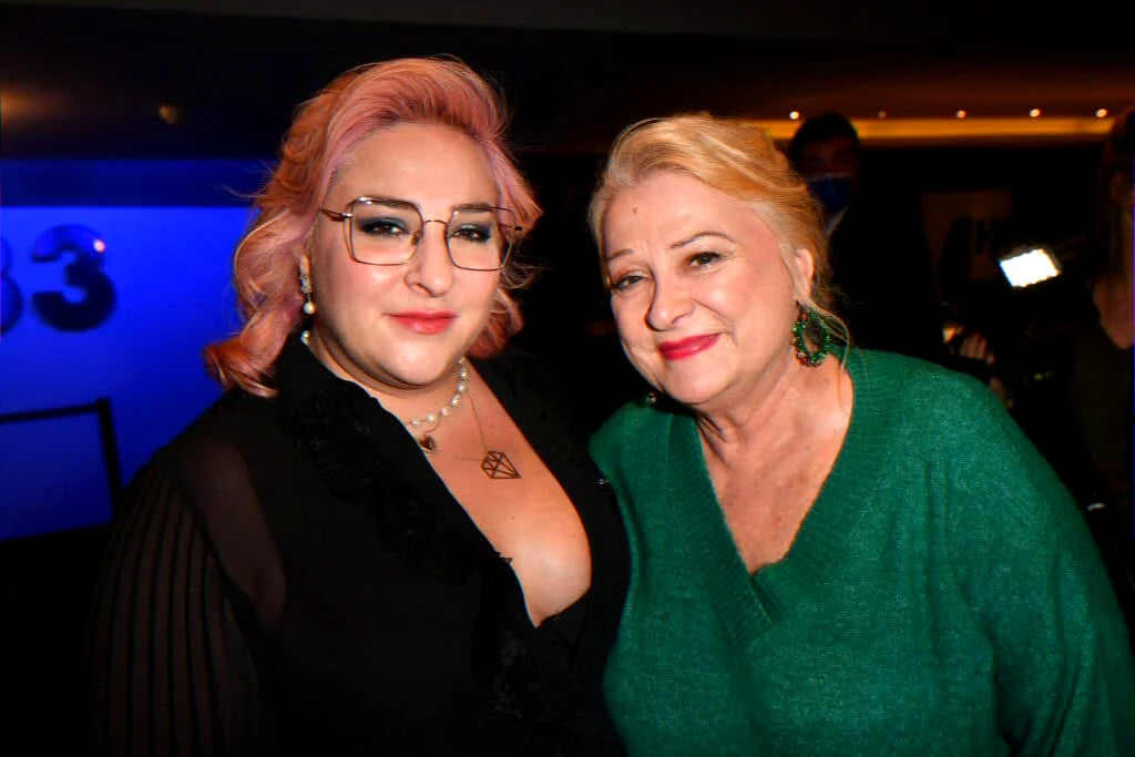 TV interview on the impact of parental fame and mother‑daughter support