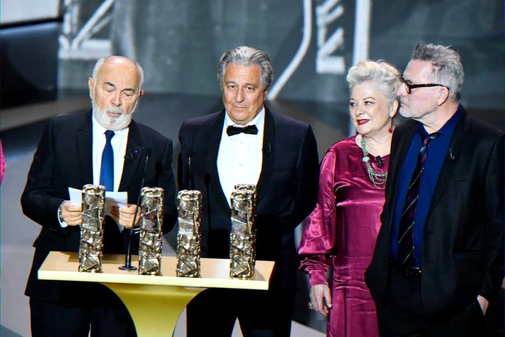 rediffusion-pere-noel-est-une-ordure-cast-residences