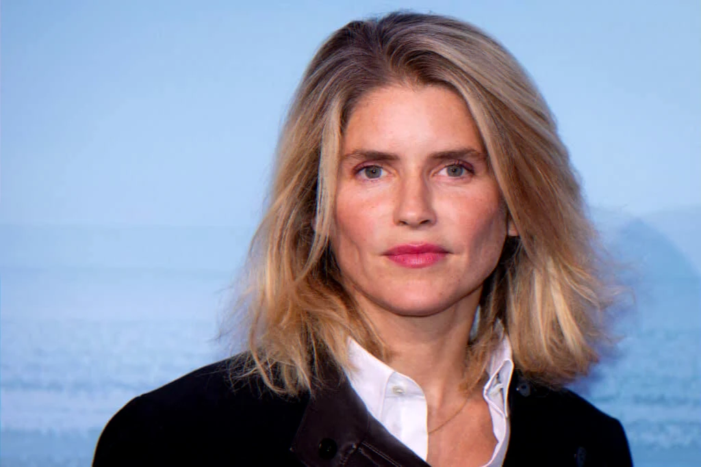 Profile of a performer, pianist and poker player for SocietyNews feature