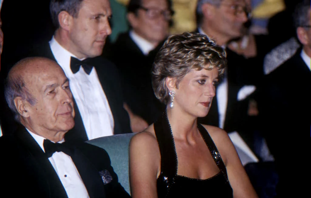 Article on presidential reforms and a novel-driven royal controversy