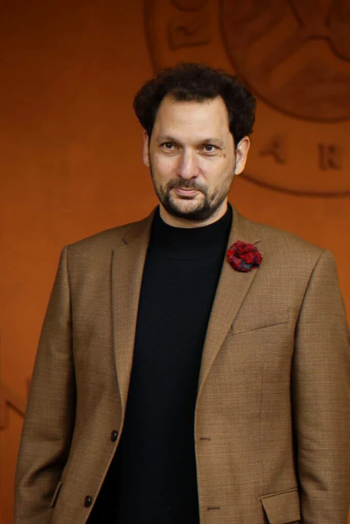 Television comedian urges solidarity and kindness among peers