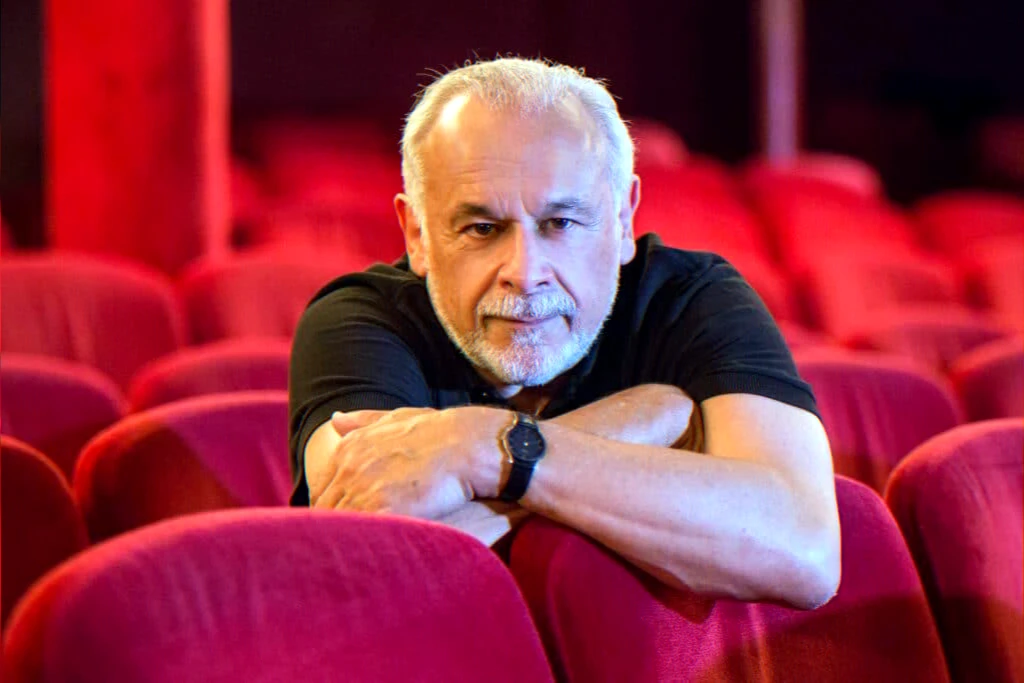 Veteran French actor retires after 60+ years; final family Molière at Théâtre de la Michaudière