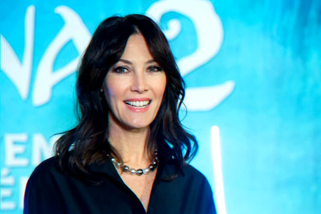 Sunlit cinematic Instagram portrait from a refined, editorial shoot