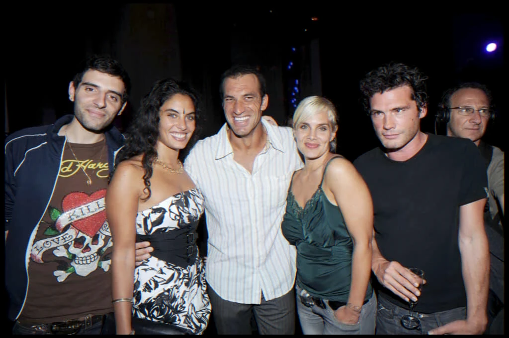 Former television coach announces cancer treatment and upcoming chemotherapy; receives supportive messages